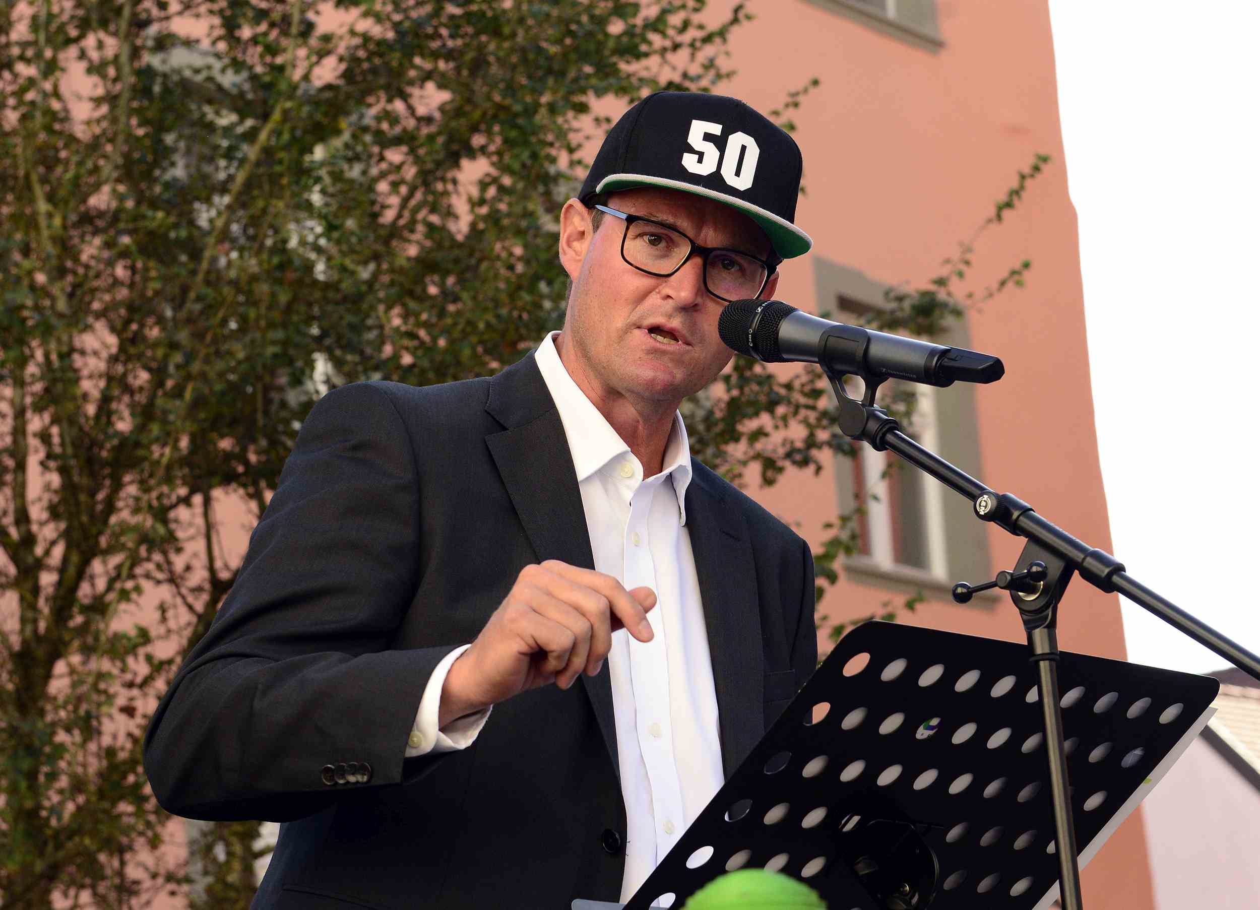 Gymnaisum Direktor bearbeitet 1