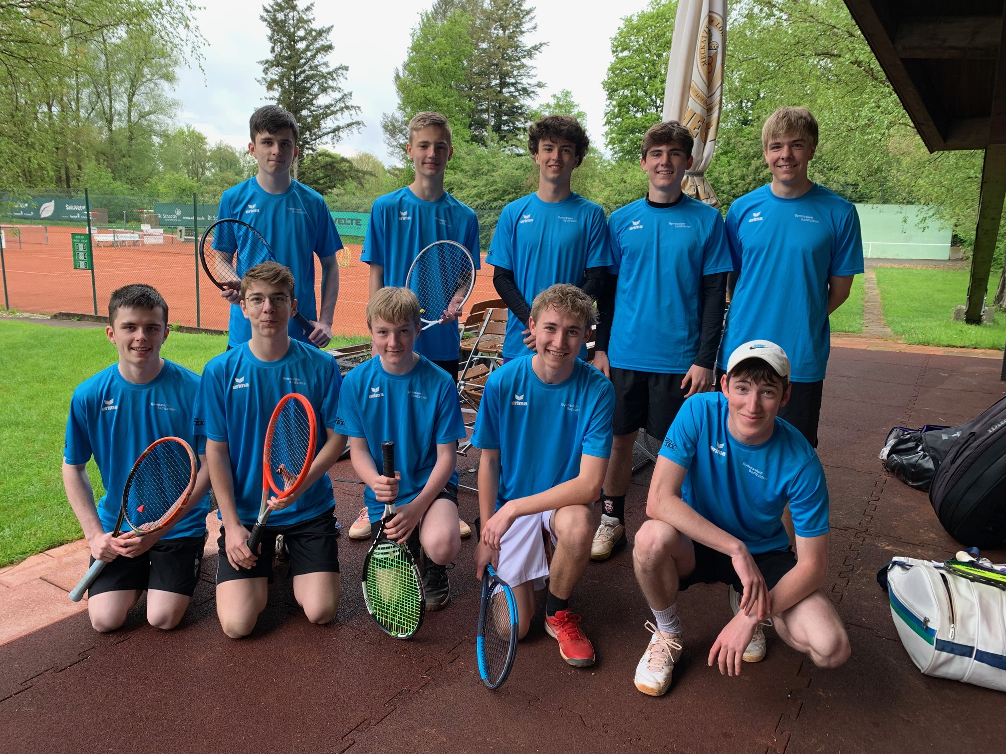 Jugend trainiert für Olympia - Tennis:  Jungs des Gymnasiums starten mit Teamgeist und Fairness in die Runde